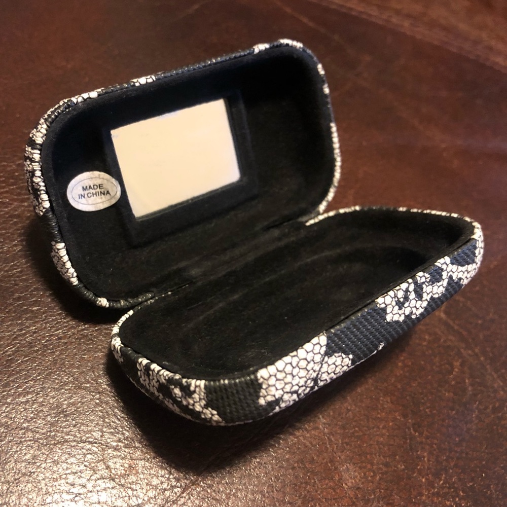 Compact travel case